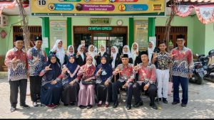 Saling-Berkontribusi-Mahasiswi-PLP-II-UINSA-Surabaya-Pamit-dari-MTs-Negeri-Gresik