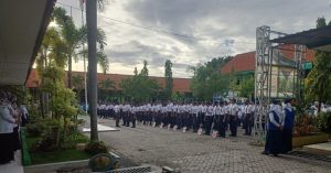 mtsn-gresik-gelar-apel-pagi-sambut-HUT-BNN-ke-21-1