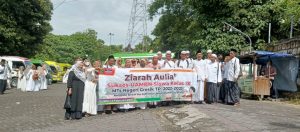 ngapap-barokah-peserta-didik-kelas-9-mtsn-gresik-ziarah